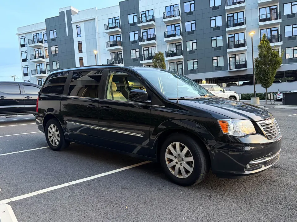 2013 Chrysler Town & Country, black (Photo 2 of 5)