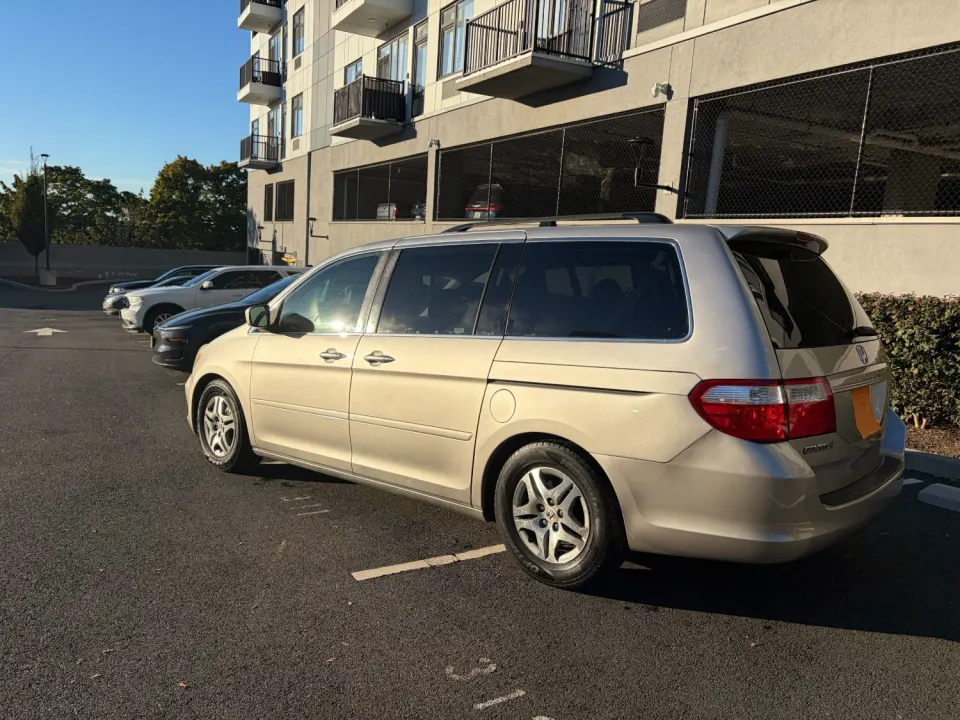 2006 Honda Odyssey, grey (Photo 4 of 14)