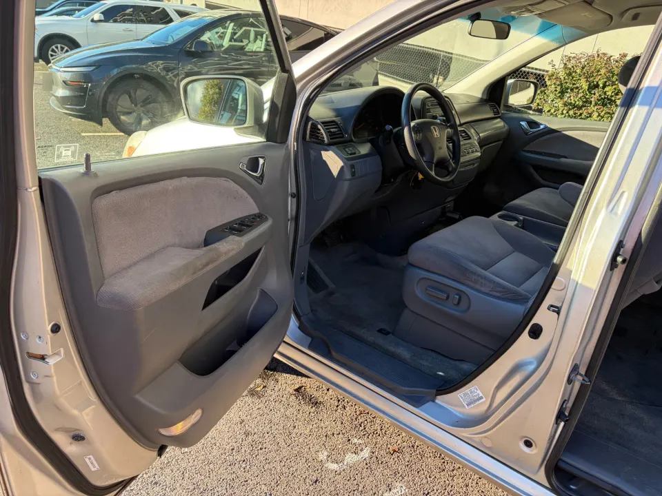 2006 Honda Odyssey, grey (Photo 7 of 14)