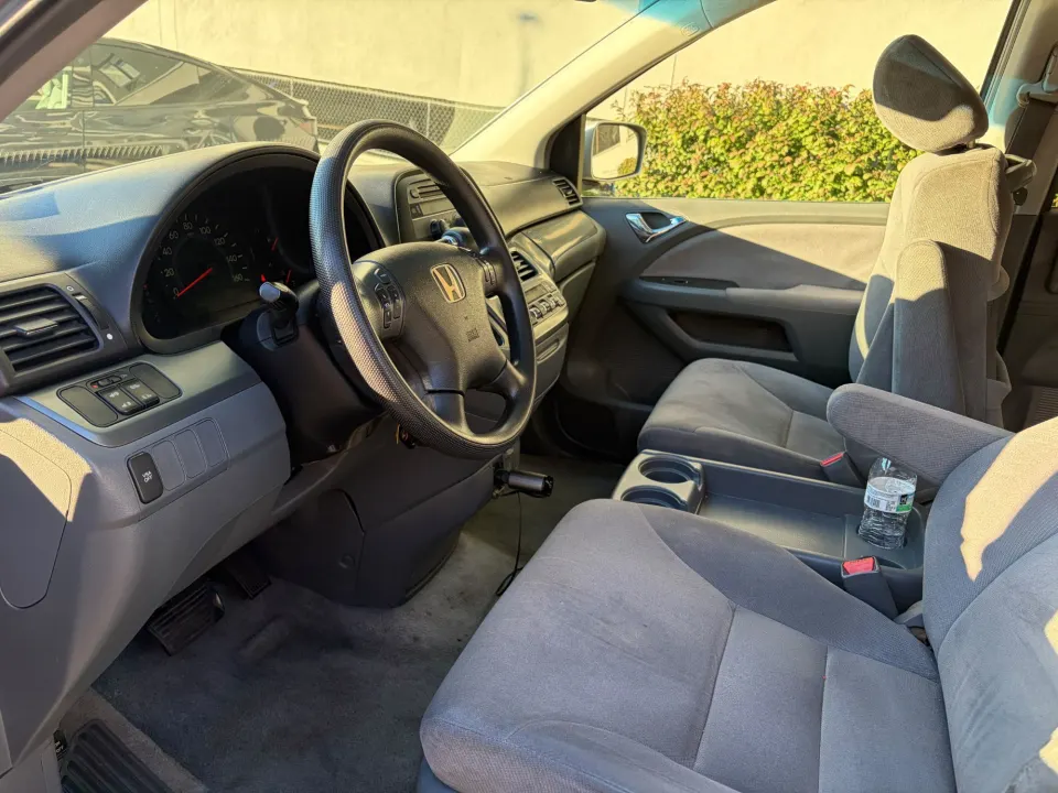 2006 Honda Odyssey, grey (Photo 8 of 14)