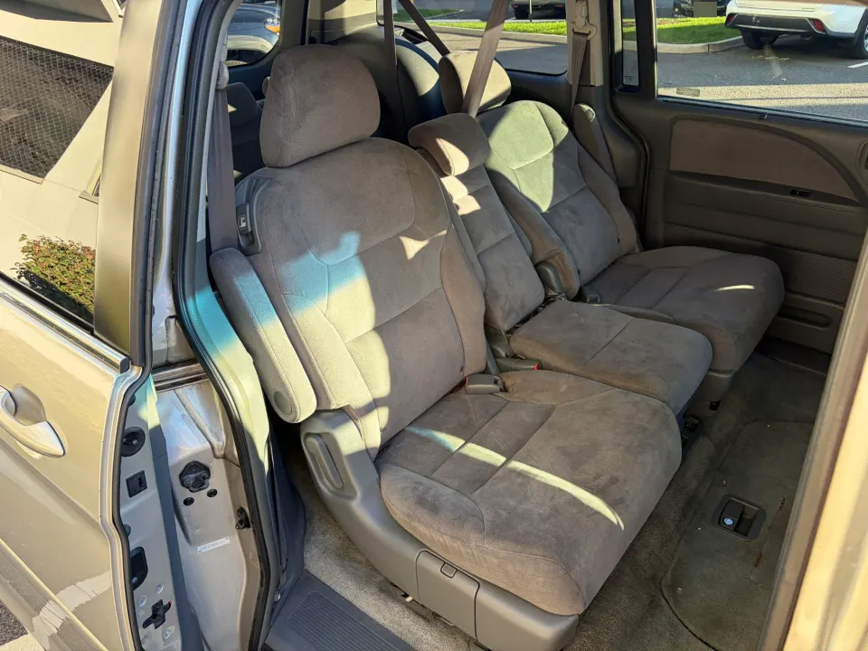 2006 Honda Odyssey, grey (Photo 9 of 14)