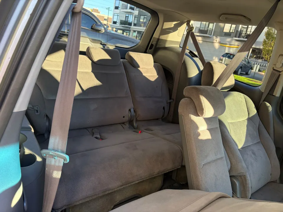 2006 Honda Odyssey, grey (Photo 11 of 14)