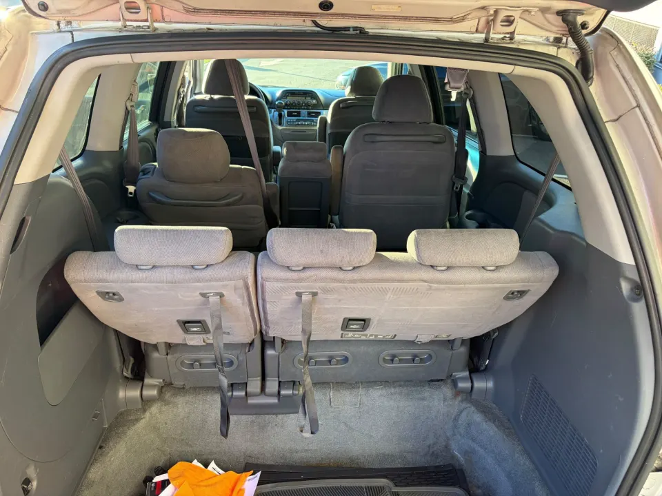 2006 Honda Odyssey, grey (Photo 12 of 14)