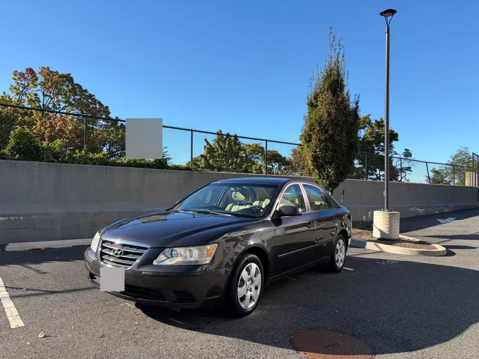 2010 Hyundai Sonata, dark grey (Photo 2 of 10)