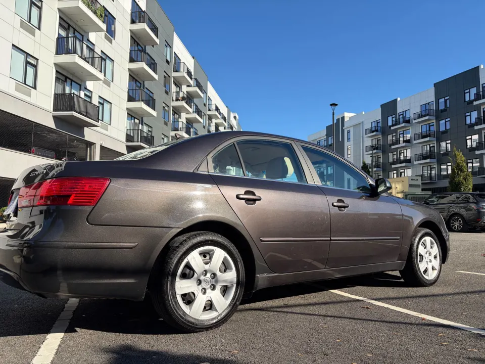 2010 Hyundai Sonata, dark grey (Photo 3 of 10)