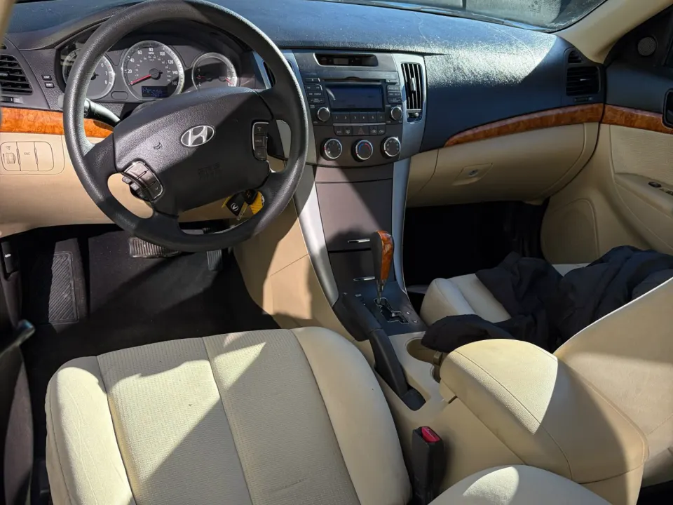 2010 Hyundai Sonata, dark grey (Photo 6 of 10)