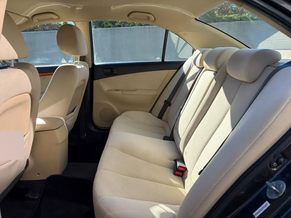 2010 Hyundai Sonata, dark grey (Photo 7 of 10)