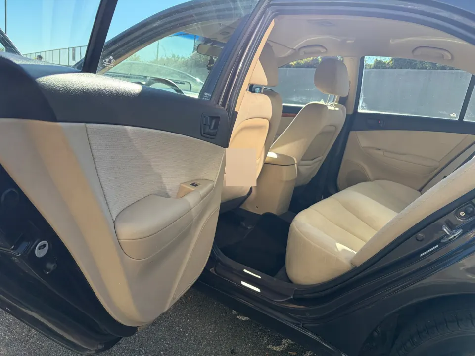 2010 Hyundai Sonata, dark grey (Photo 8 of 10)