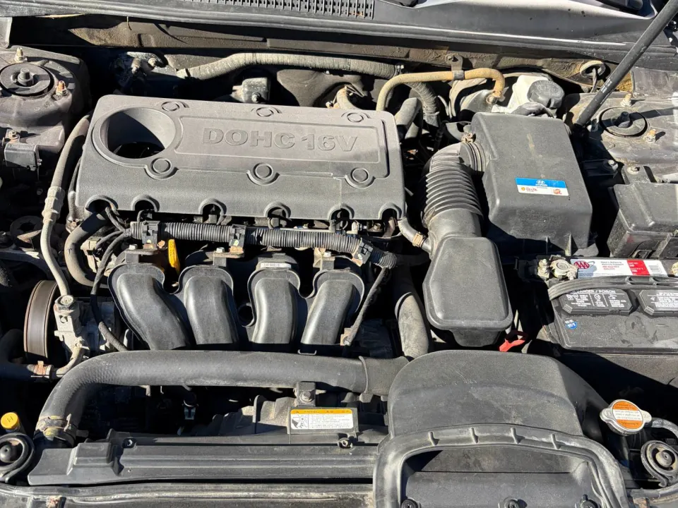 2010 Hyundai Sonata, dark grey (Photo 10 of 10)