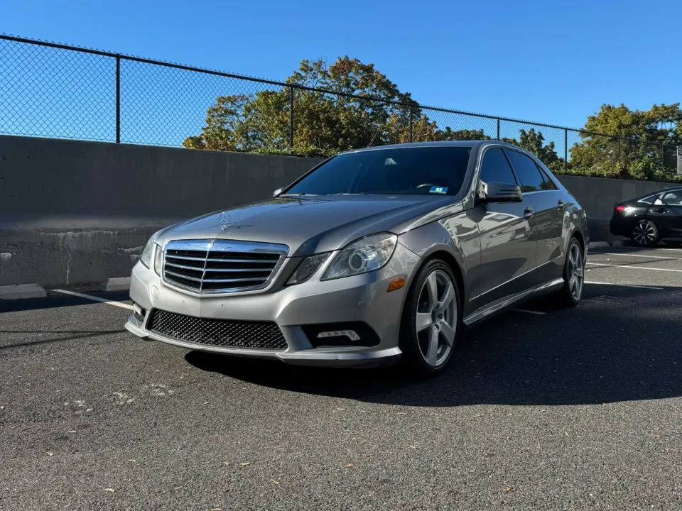 2011 Mercedes-Benz E-Class, silver (Photo 2 of 8)