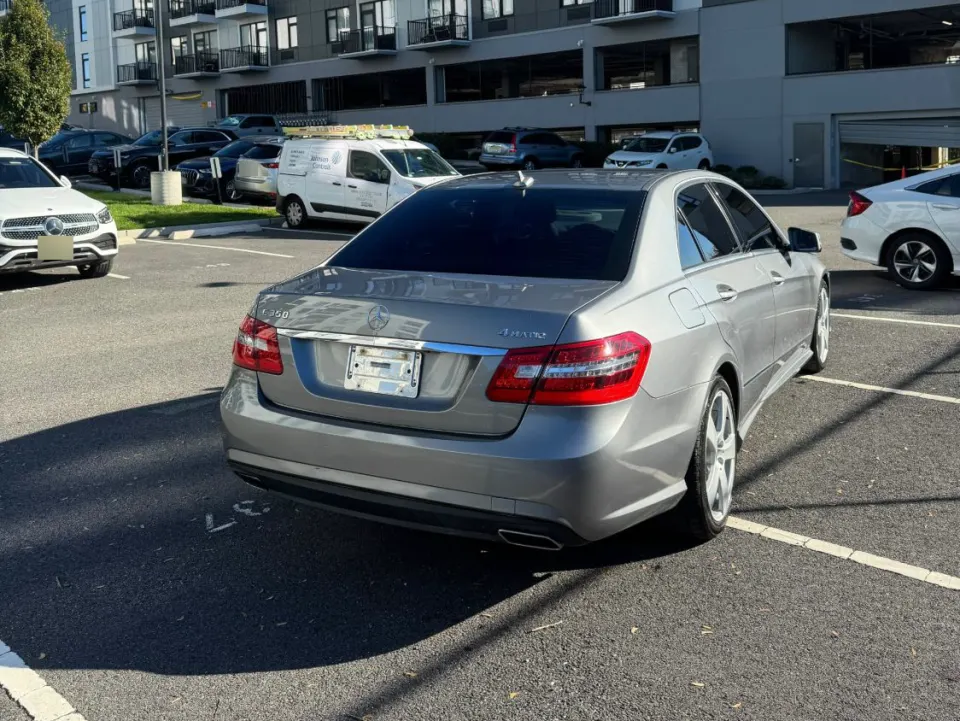 2011 Mercedes-Benz E-Class, silver (Photo 4 of 8)