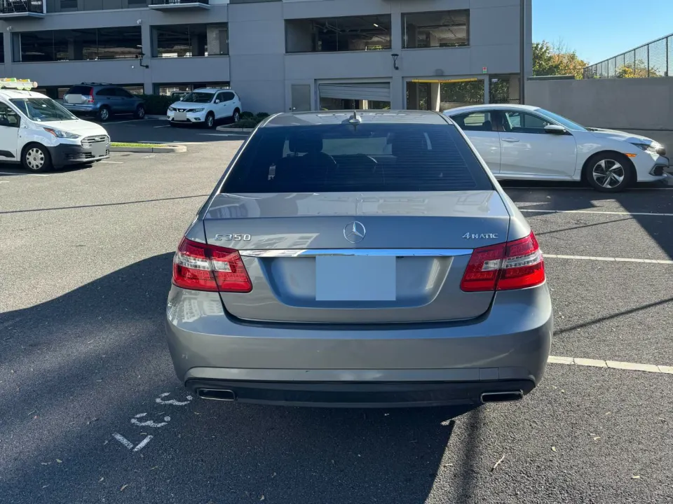 2011 Mercedes-Benz E-Class, silver (Photo 5 of 8)