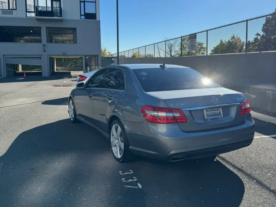 2011 Mercedes-Benz E-Class, silver (Photo 6 of 8)